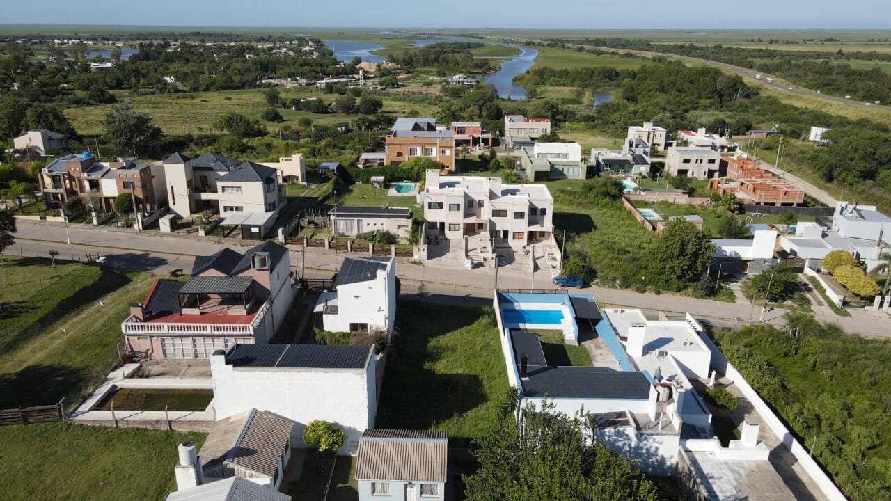 Lote de 345m2 con magnífica ubicación y disponibilidad de servicios! Av. Esteban Lonne y Gualeguaychu - 5