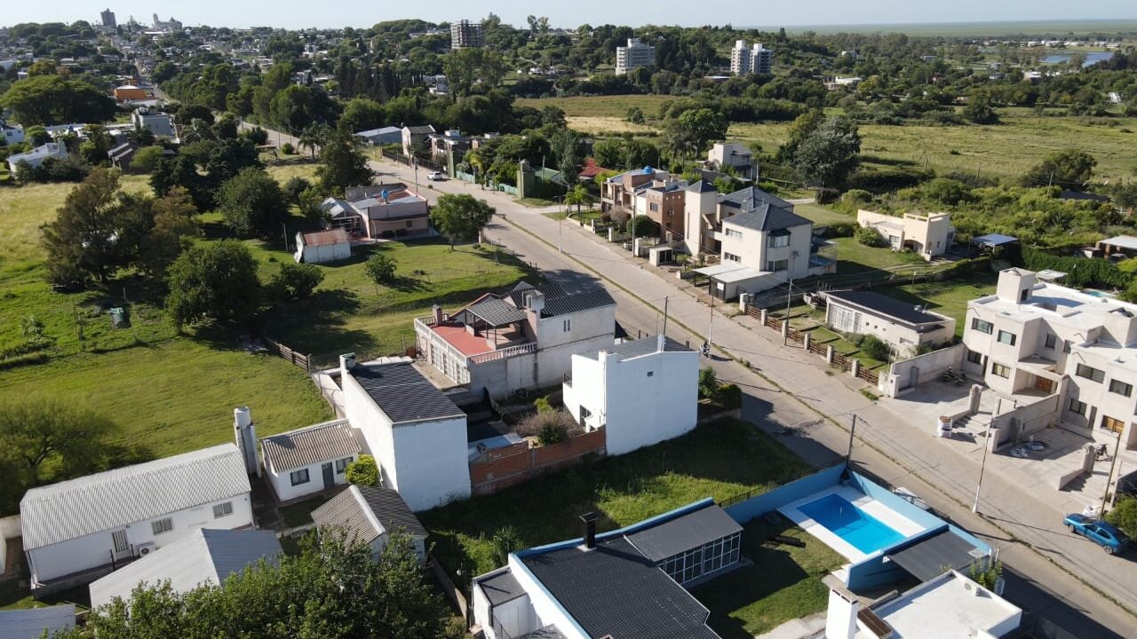 Lote de 345m2 con magnífica ubicación y disponibilidad de servicios! Av. Esteban Lonne y Gualeguaychu - 6