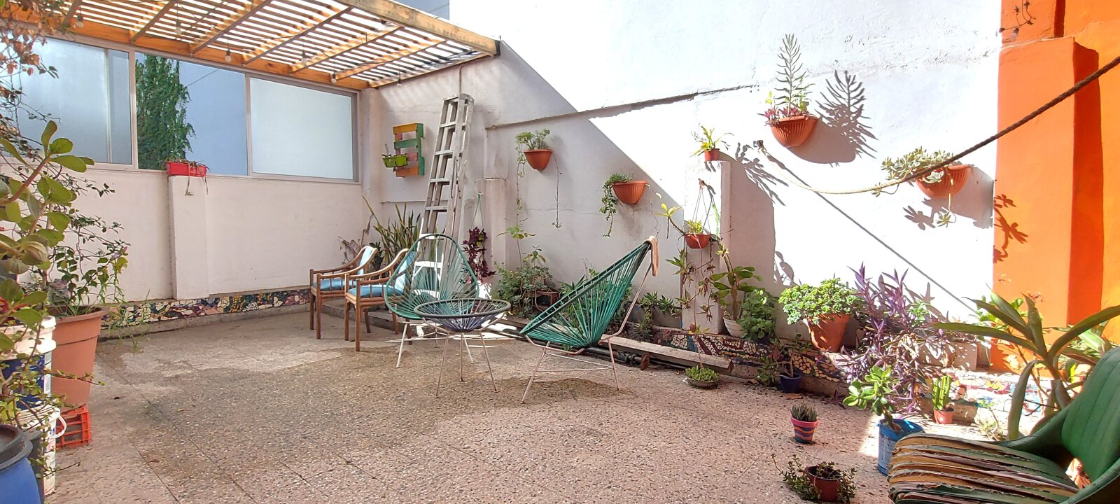 92 m2 TOTALES -- con una terraza/patio increíble un 2 ambientes (antes 3 amb) - 22