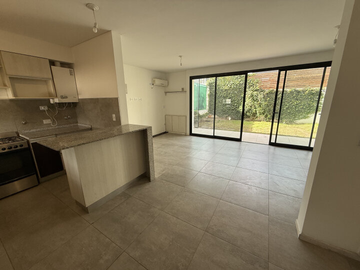 Duplex de 3 dormitorios en venta en Manantiales 1