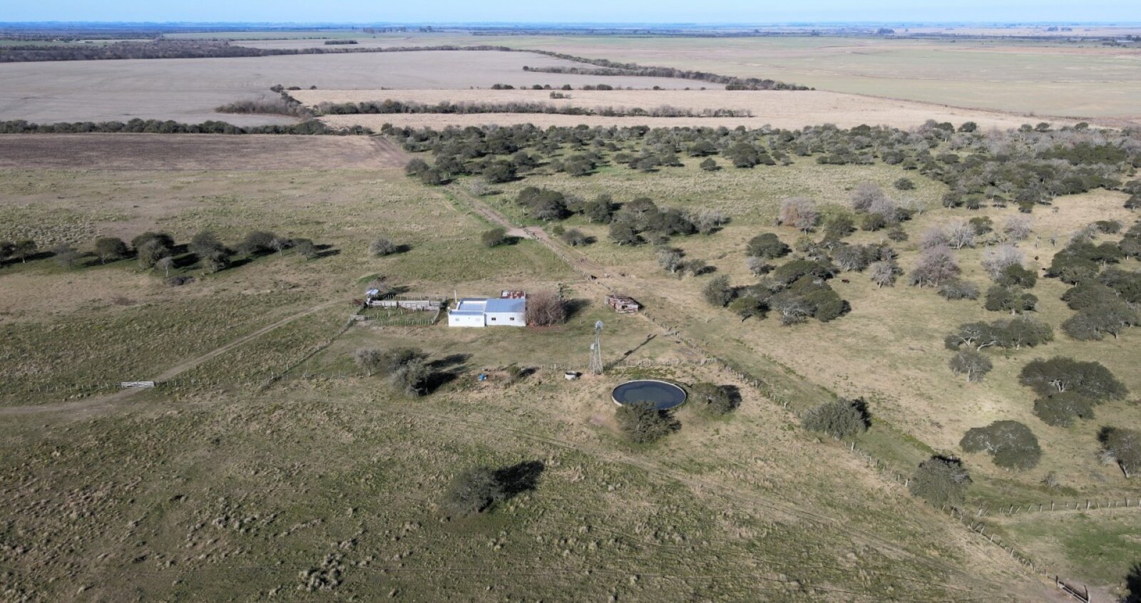 Campo mixto con casa y galpon, 78,5 has. Sobre ruta - 6