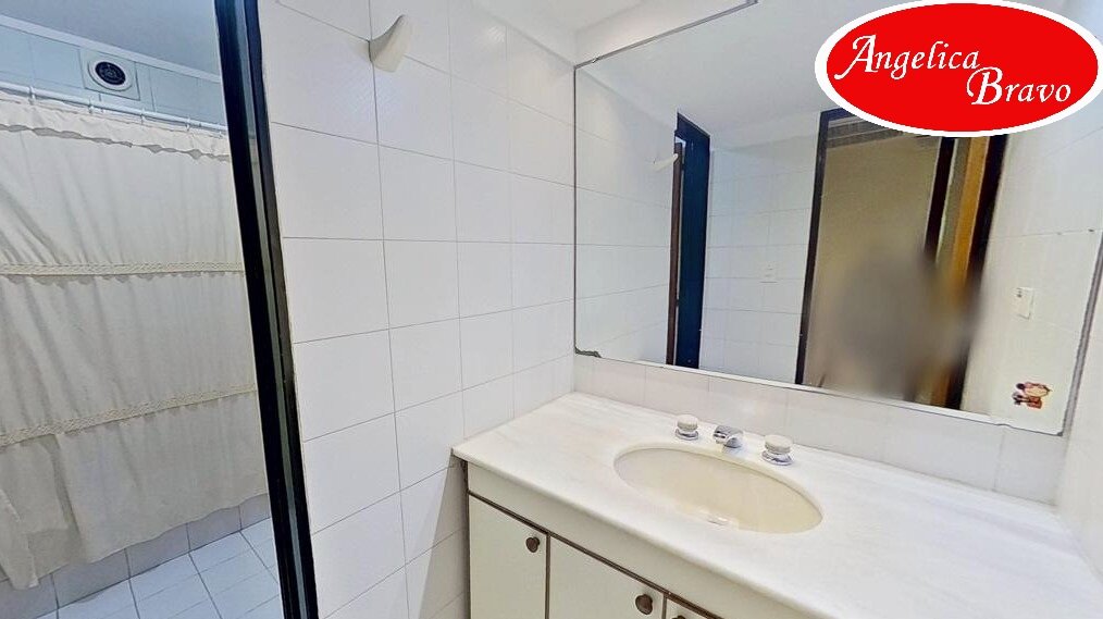 Retiro piso 4 ambientes con dependencia de servicio, 2 cocheras y baulera. - 68