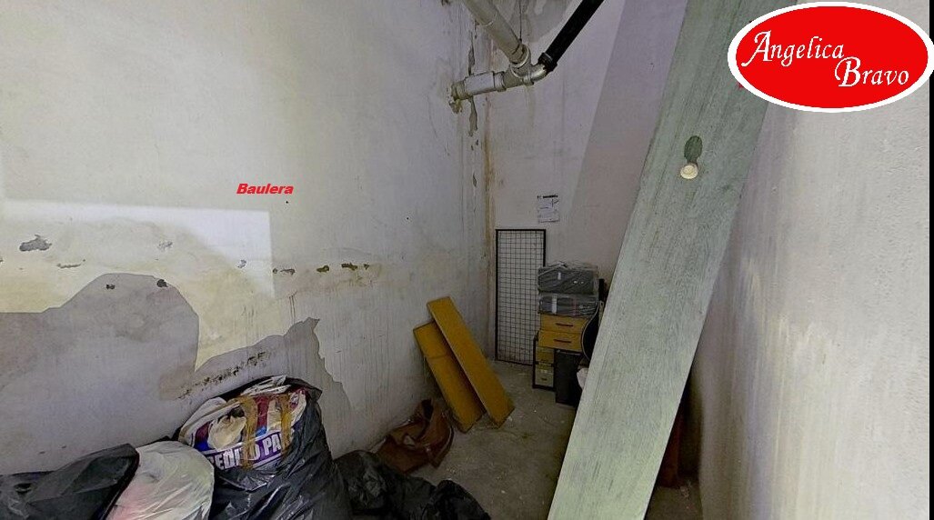 Retiro piso 4 ambientes con dependencia de servicio, 2 cocheras y baulera. - 76