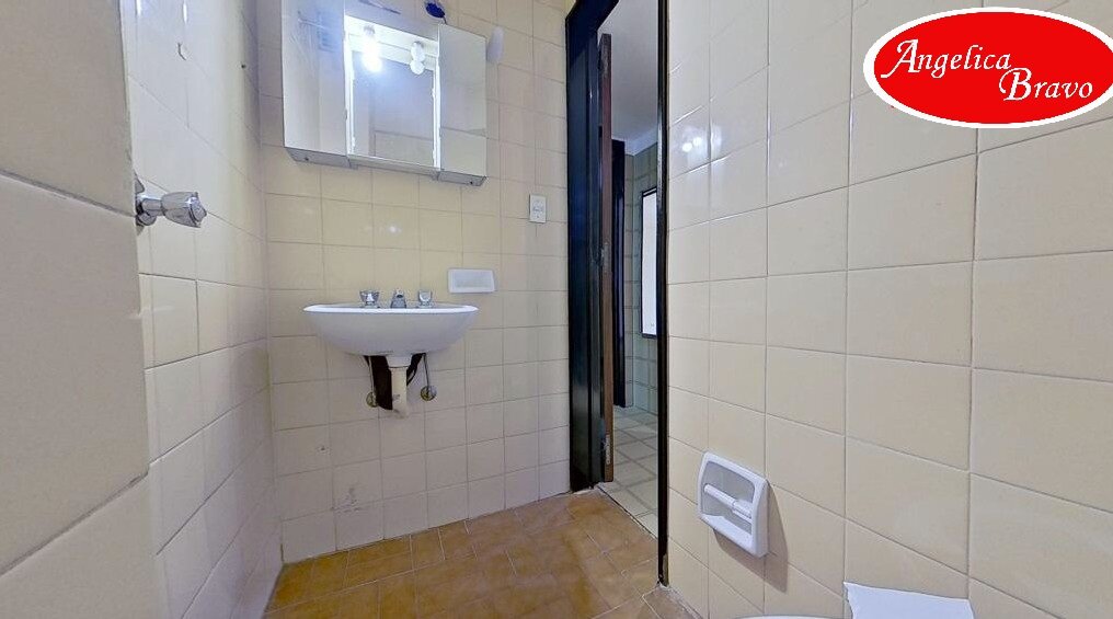 Retiro piso 4 ambientes con dependencia de servicio, 2 cocheras y baulera. - 70