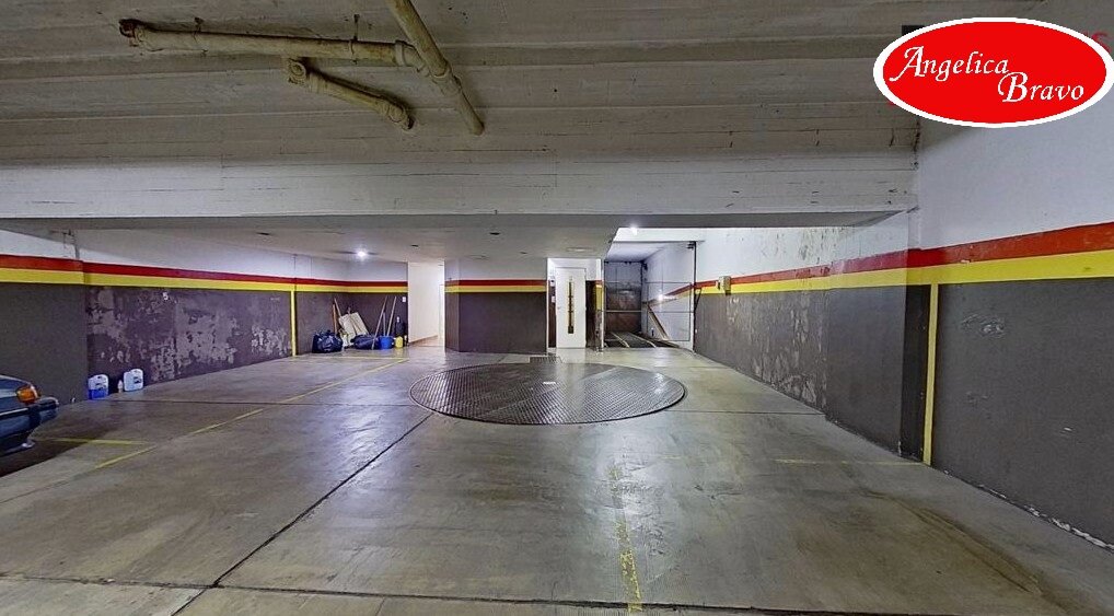Retiro piso 4 ambientes con dependencia de servicio, 2 cocheras y baulera. - 73