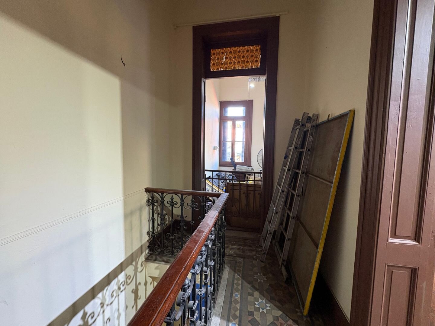 Venta. CAMINITO. Primer piso. Dividido en dos plantas más. - 4