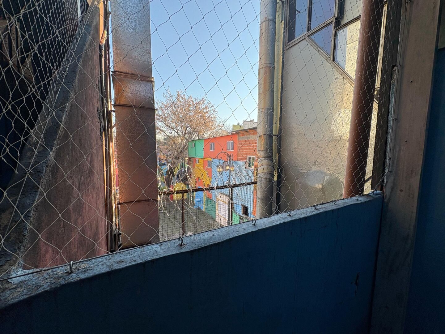 Venta. CAMINITO. Primer piso. Dividido en dos plantas más. - 9