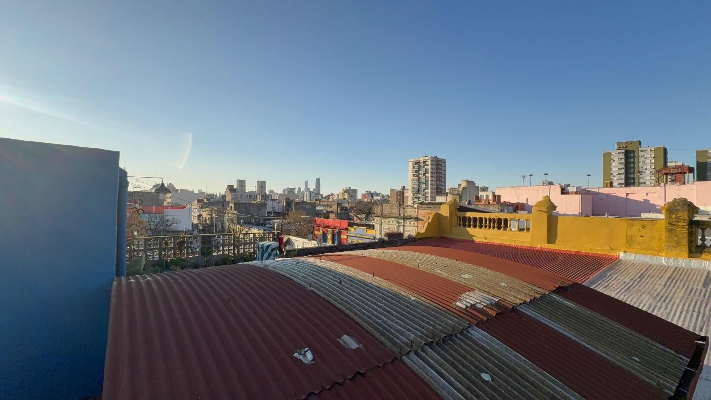 Venta. CAMINITO. Primer piso. Dividido en dos plantas más. - 15