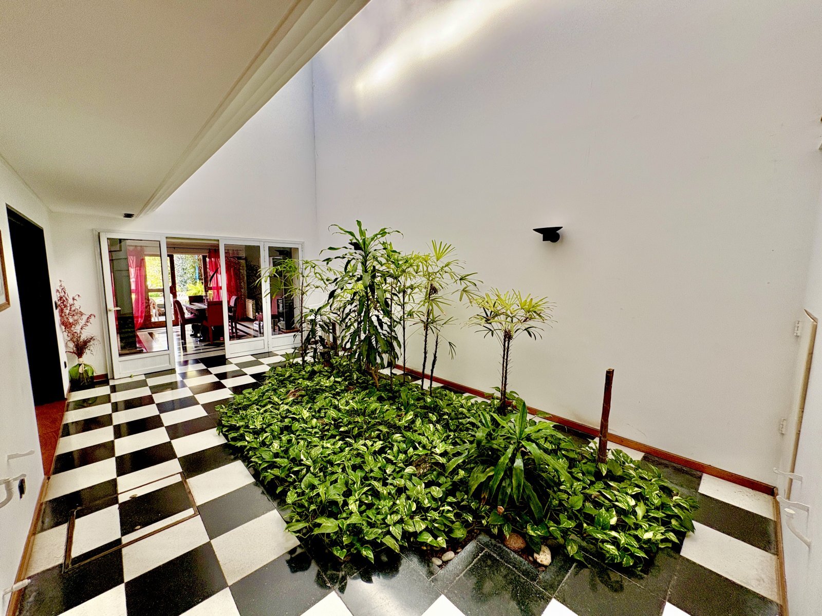 Casa ideal uso institucional. - 2