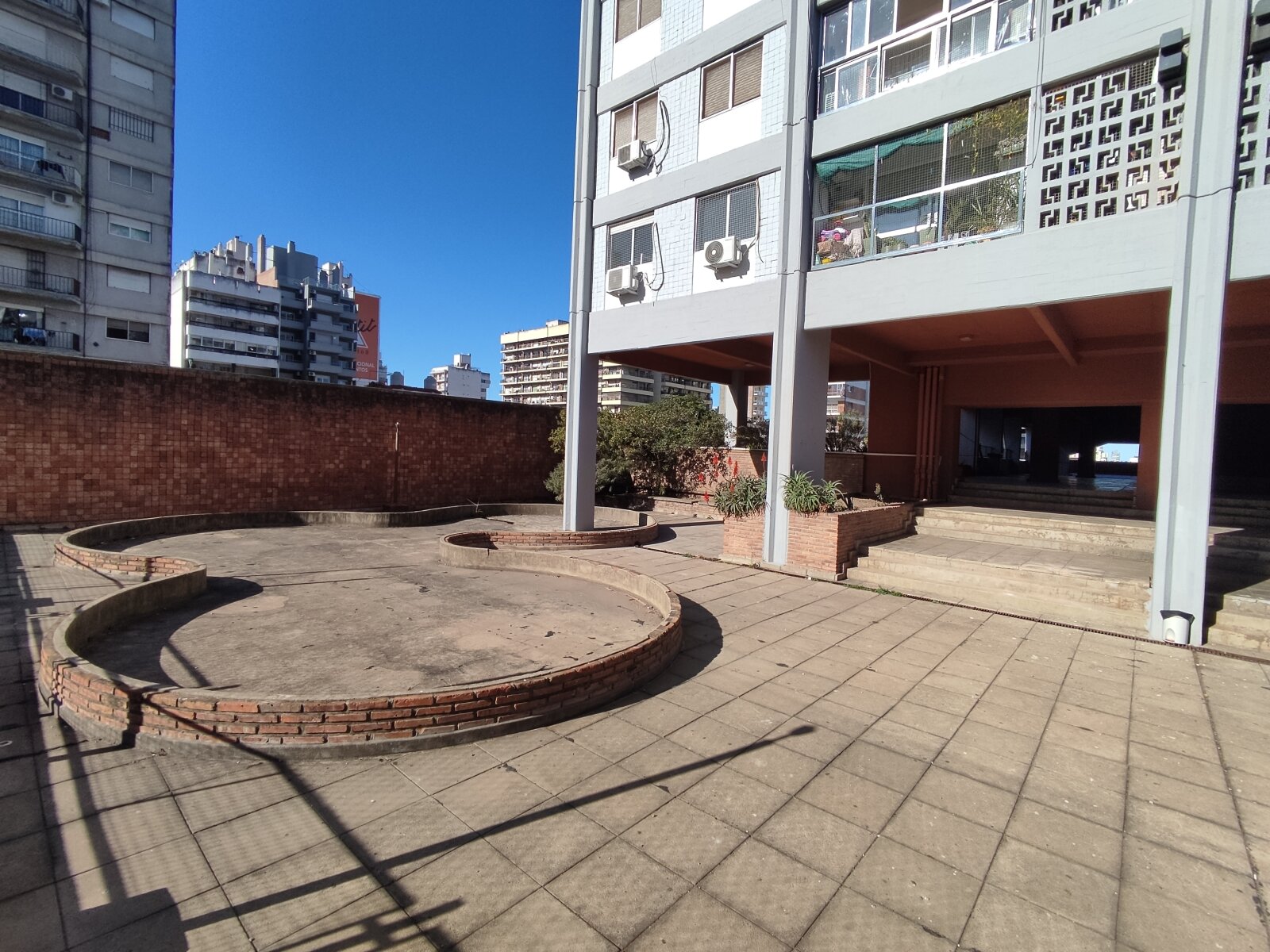 AV. PELLEGRINI 1456 PISO 10 DTO. 08 - 20