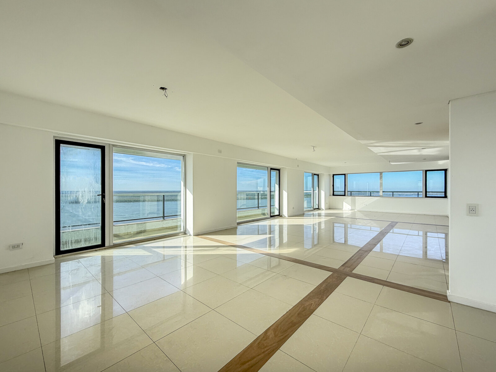 VENTA DEPTO 4 DORMITORIOS CON COCHERA -VISTA AL RÍO- AQUALINA - 4