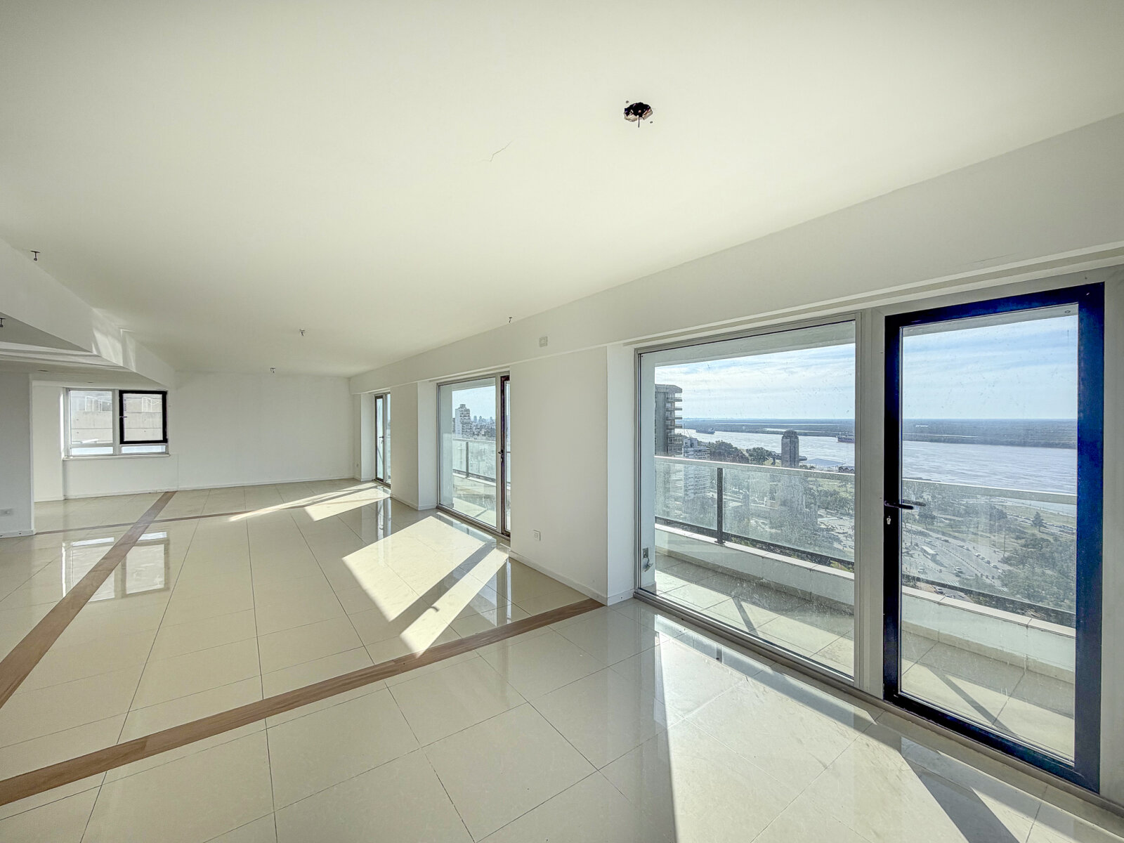 VENTA DEPTO 4 DORMITORIOS CON COCHERA -VISTA AL RÍO- AQUALINA - 5