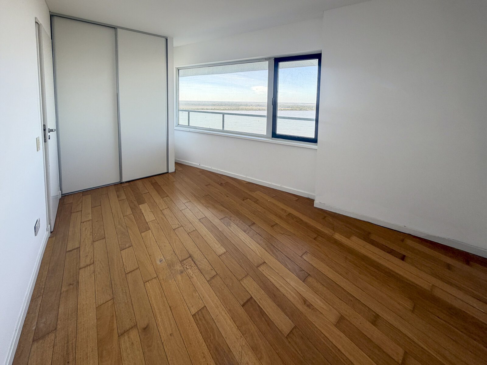 VENTA DEPTO 4 DORMITORIOS CON COCHERA -VISTA AL RÍO- AQUALINA - 18