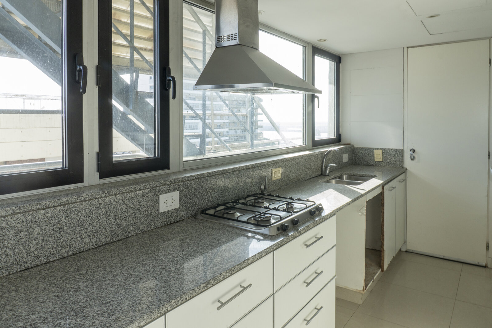 VENTA DEPTO 4 DORMITORIOS CON COCHERA -VISTA AL RÍO- AQUALINA - 28