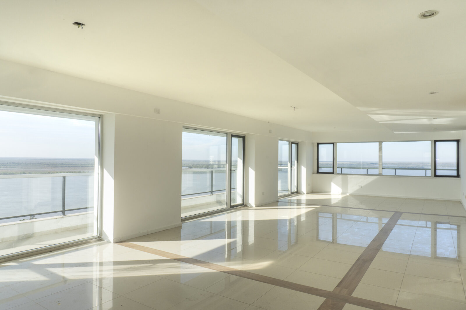 VENTA DEPTO 4 DORMITORIOS CON COCHERA -VISTA AL RÍO- AQUALINA - 25