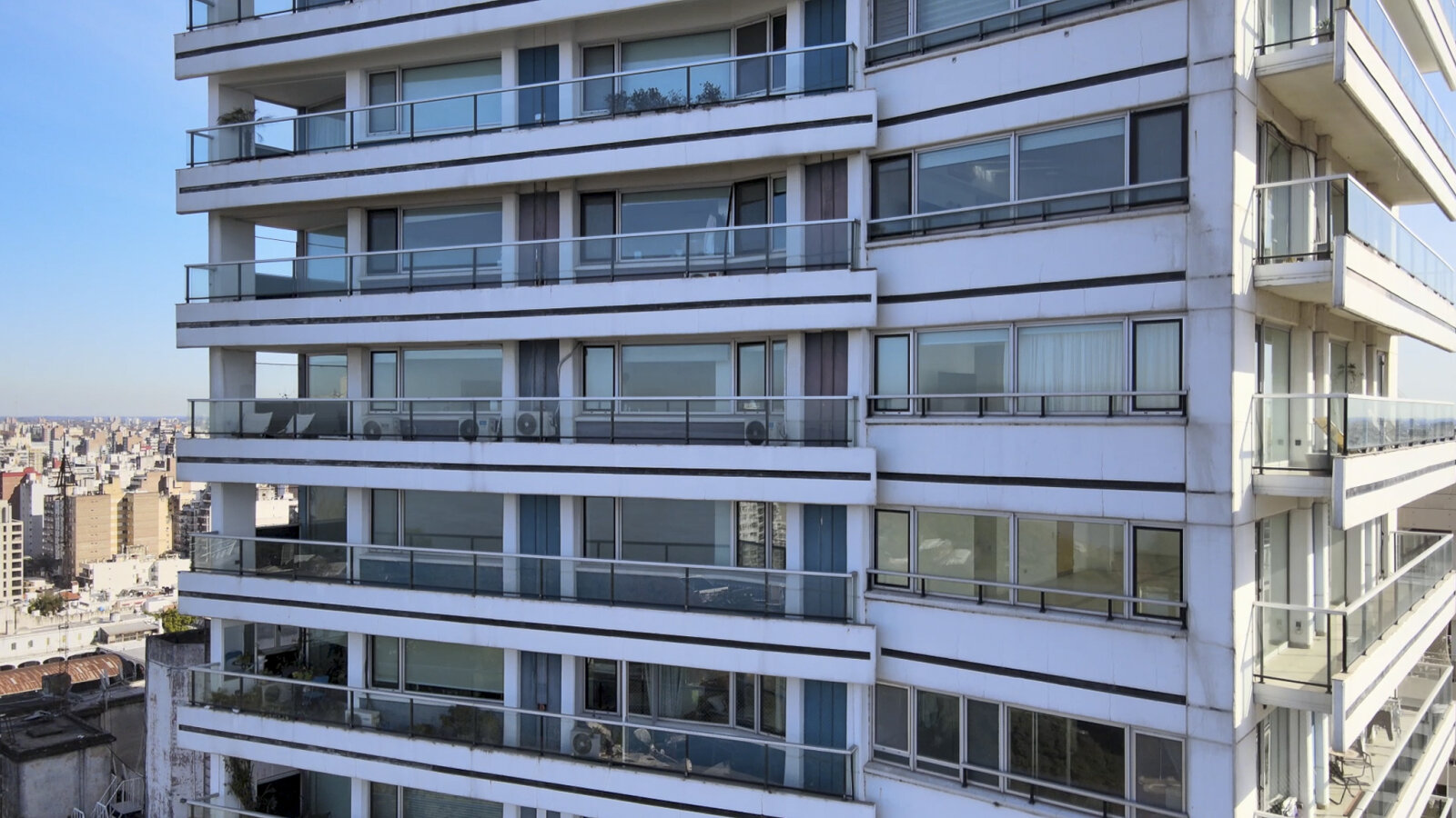 VENTA DEPTO 4 DORMITORIOS CON COCHERA -VISTA AL RÍO- AQUALINA - 42