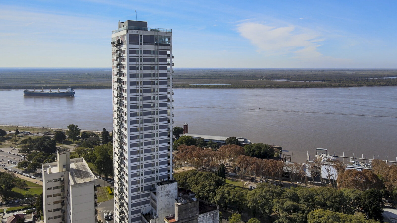 VENTA DEPTO 4 DORMITORIOS CON COCHERA -VISTA AL RÍO- AQUALINA - 50