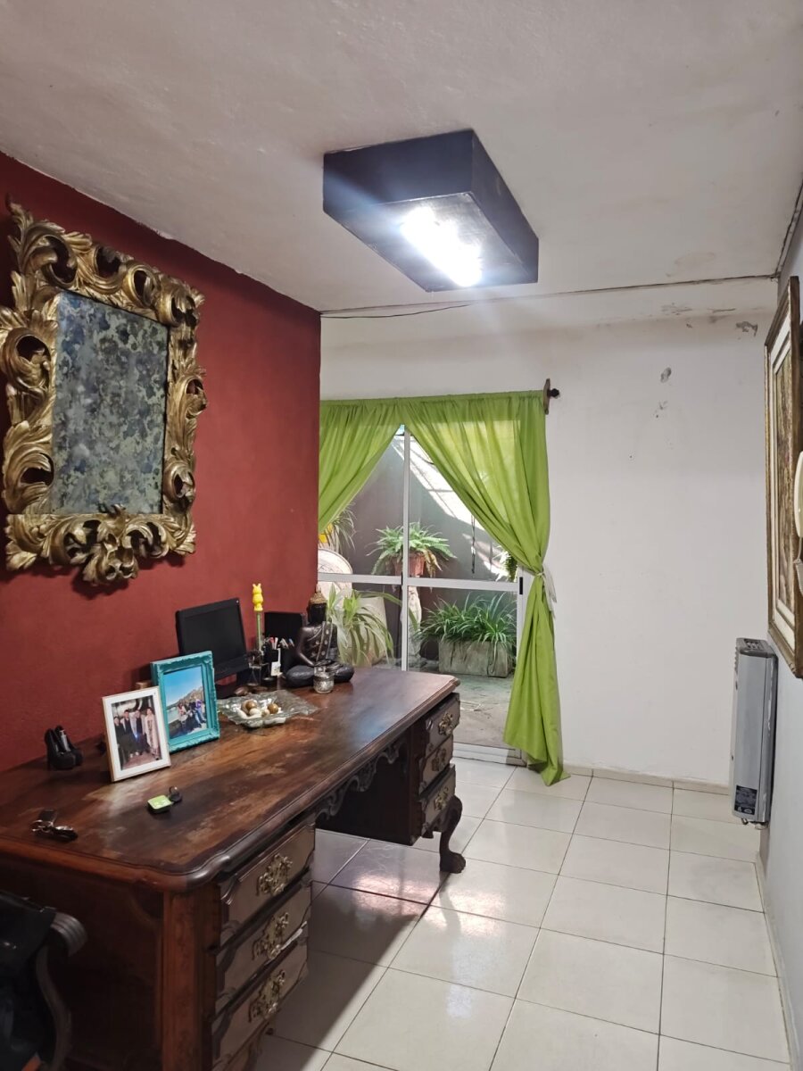 Casa con Suite, Oficina y Gran Terreno en Zona Norte | 589 m² | USD 130.000 - 2