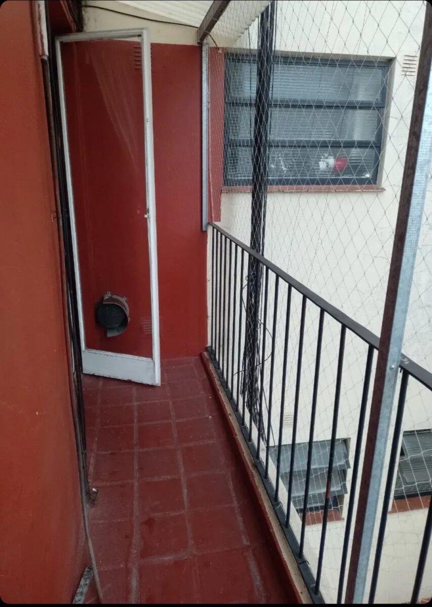 Se Vende un Agradable Departamento de 2 Ambientes con Balcón - Almagro - 11
