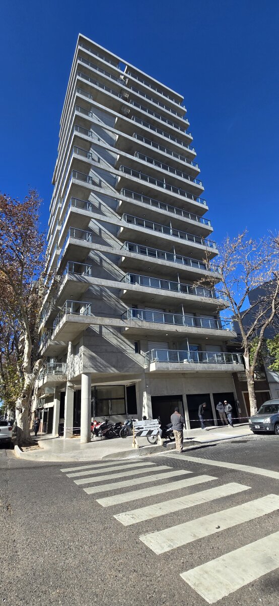VENTA DEPTO 1 DORMITORIO CON BALCÓN - ZONA RÍO - 1