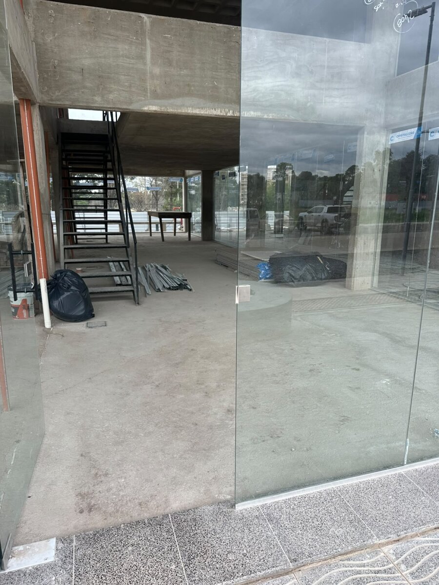 Alquilo local en H, Villa Allende - Imagen 11