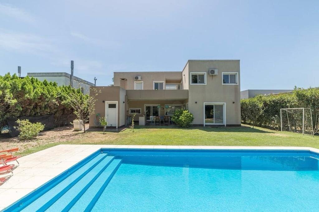 IMPORTANTE PROPIEDAD EN BARRIO CADAQUES - 8