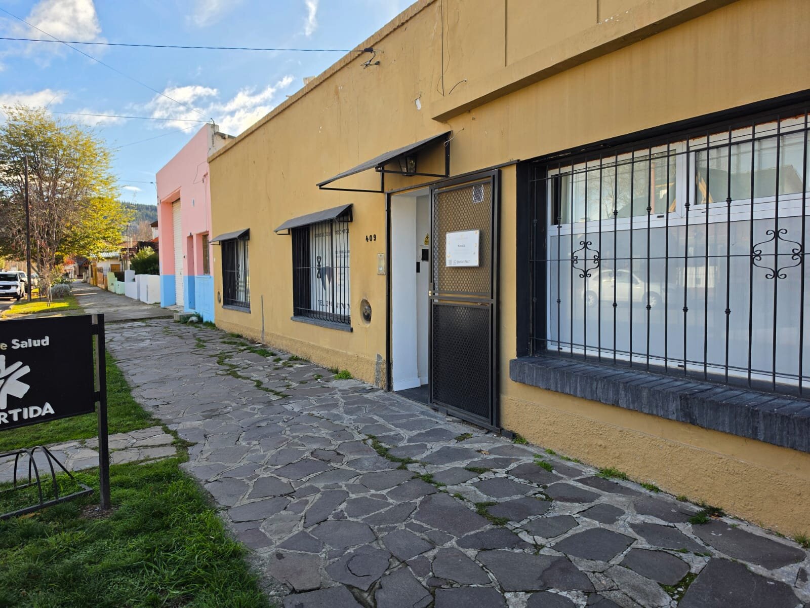 ALQUILER DE CONSULTORIO PROFESIIONAL EN CENTRO MÉDICO ACTIVO – ESQUEL - 3