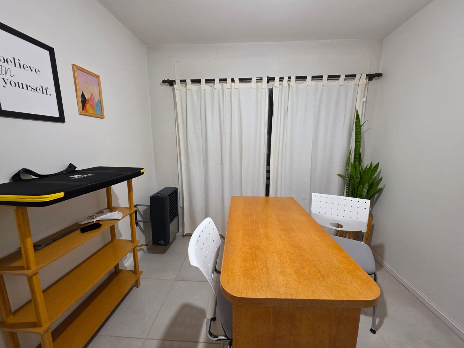 ALQUILER DE CONSULTORIO PROFESIIONAL EN CENTRO MÉDICO ACTIVO – ESQUEL- - 1