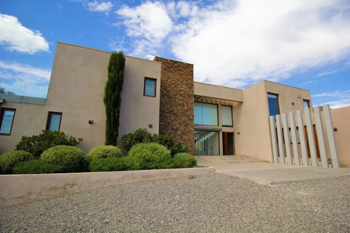 VENTA hermosa casa moderna, 5D, 5B, Parcela, quincho, piscina