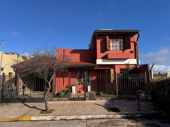 Amplios Ambientes y Patio: Ideal para Disfrutar en Familia