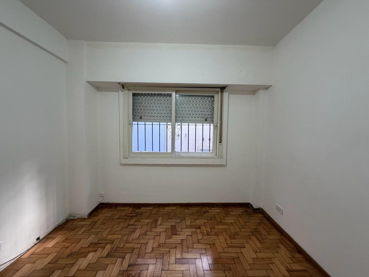 Alquiler departamento de 2 ambientes con patio en el centro de Santos Lugares - 9