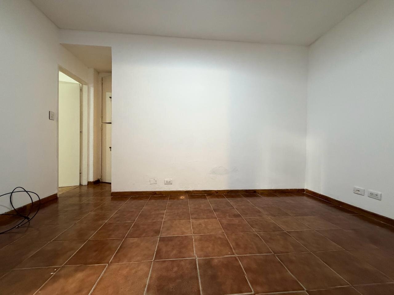 Alquiler departamento de 2 ambientes con patio en el centro de Santos Lugares - 8