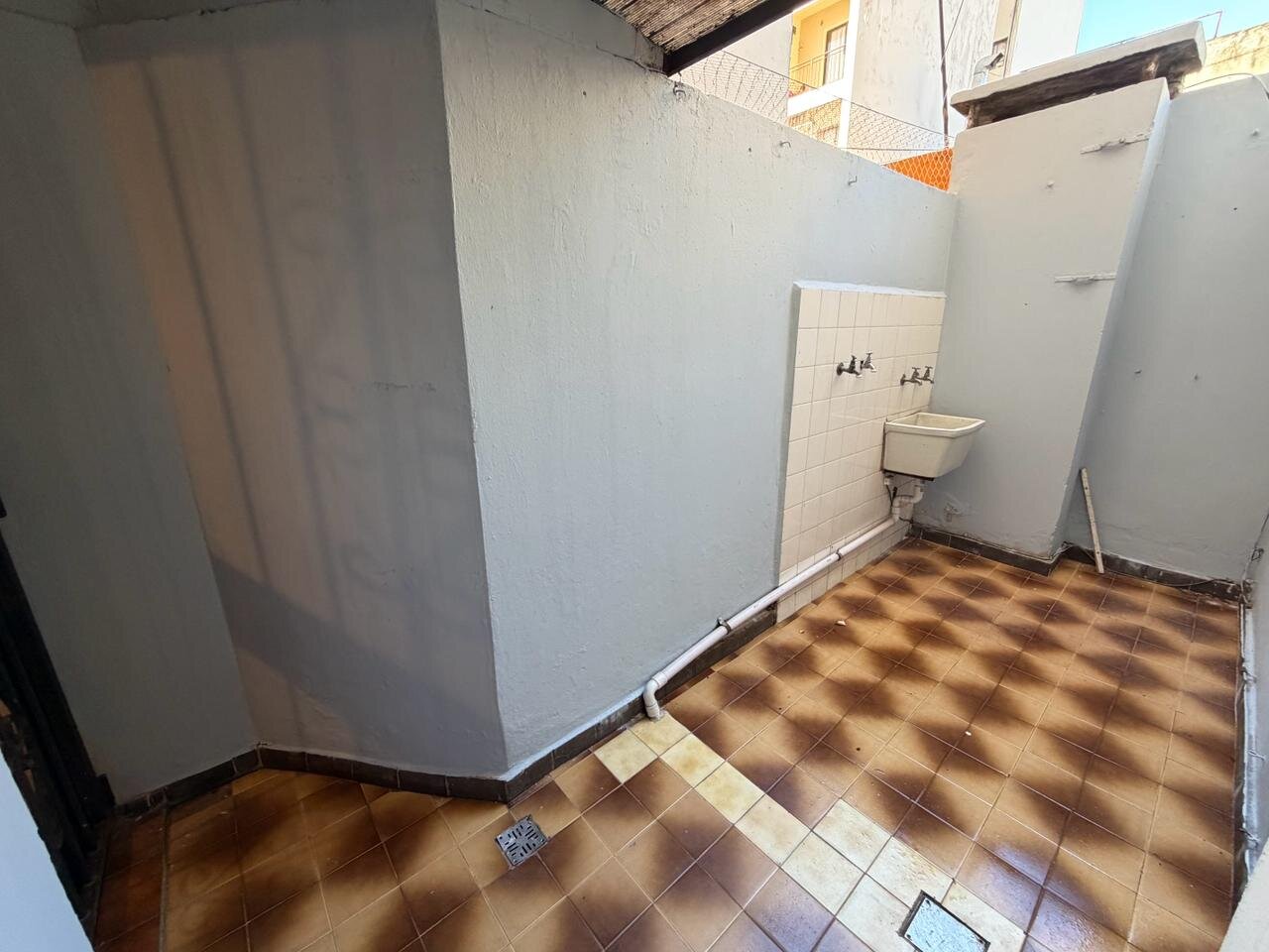 Alquiler departamento de 2 ambientes con patio en el centro de Santos Lugares - 16