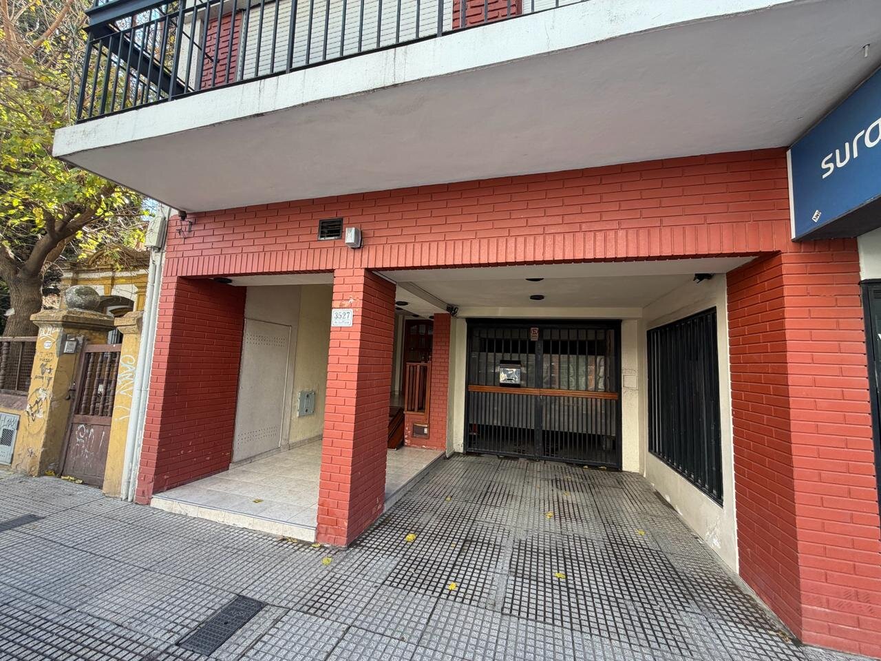 Alquiler departamento de 2 ambientes con patio en el centro de Santos Lugares - 2