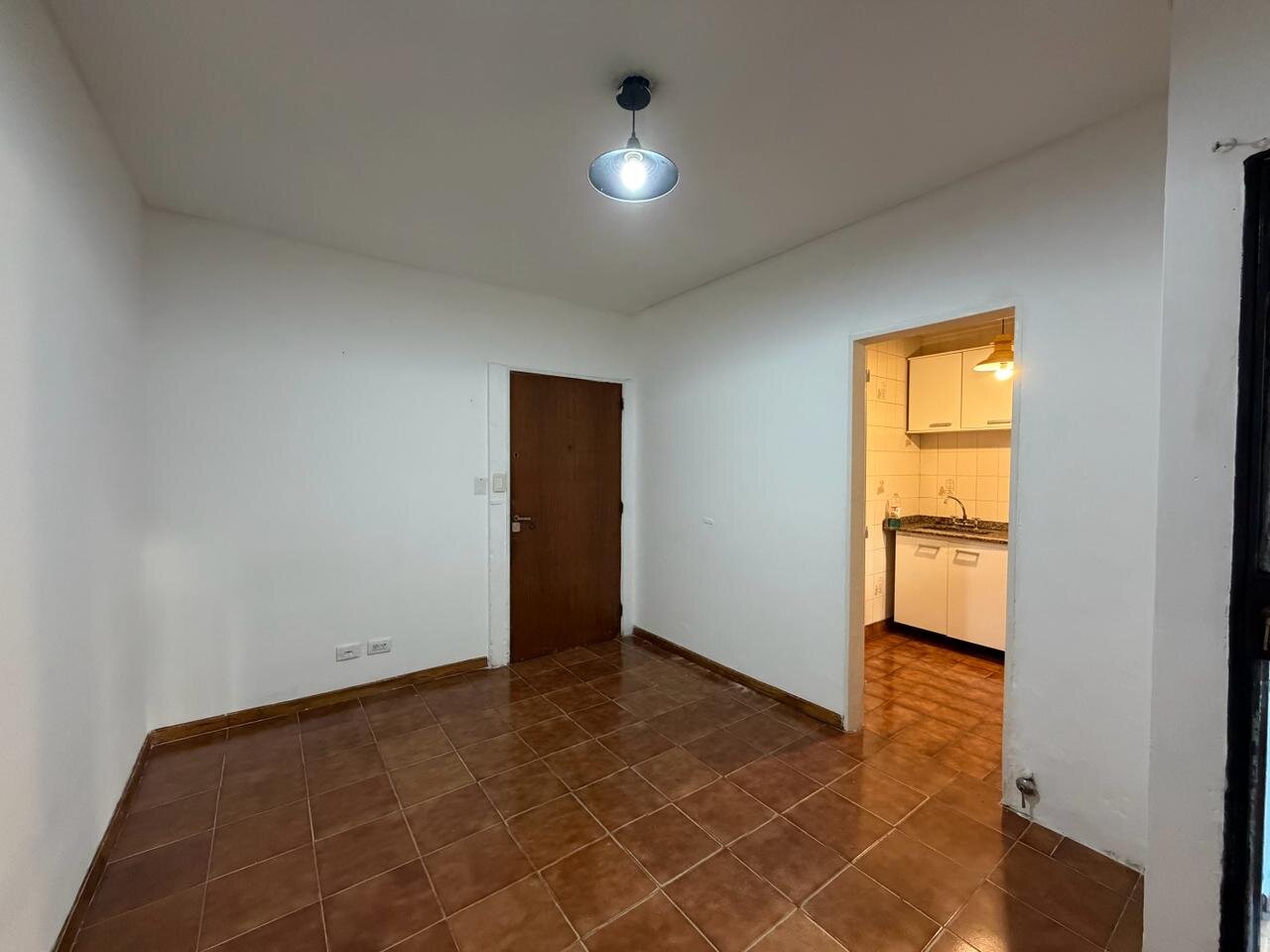 Alquiler departamento de 2 ambientes con patio en el centro de Santos Lugares - 4