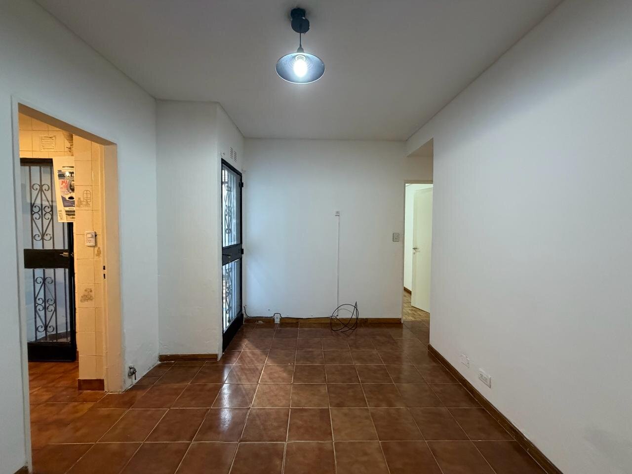 Alquiler departamento de 2 ambientes con patio en el centro de Santos Lugares - 3