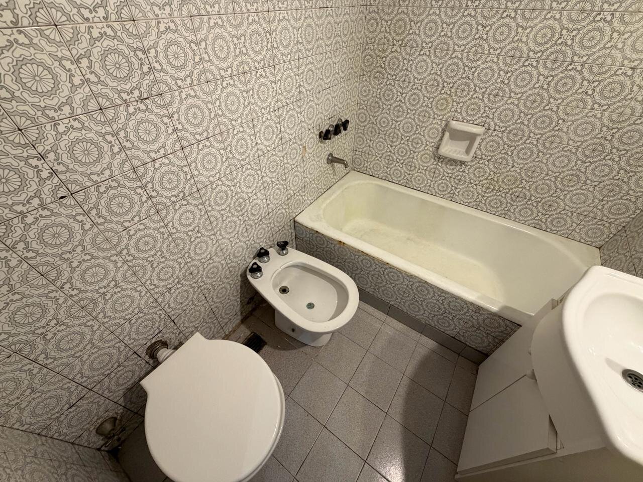 Alquiler departamento de 2 ambientes con patio en el centro de Santos Lugares - 12