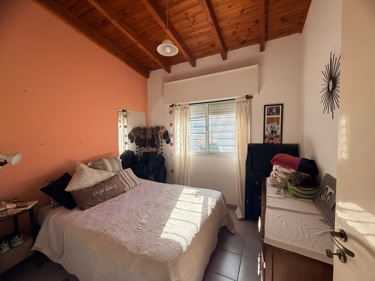 Casa en venta sobre calle Houssay 5880 amplio patio más pileta - 14