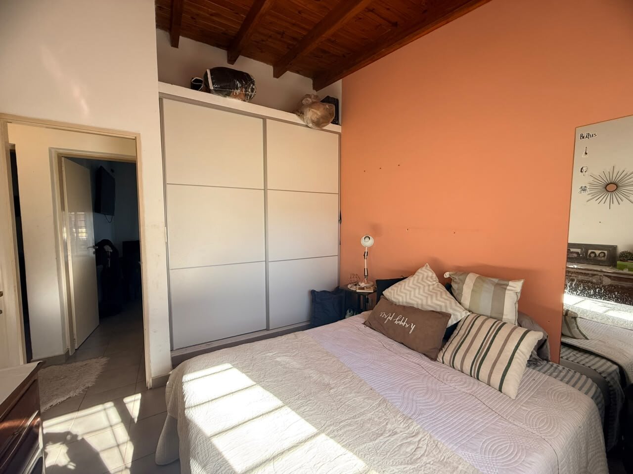 Casa en venta sobre calle Houssay 5880 amplio patio más pileta - 13