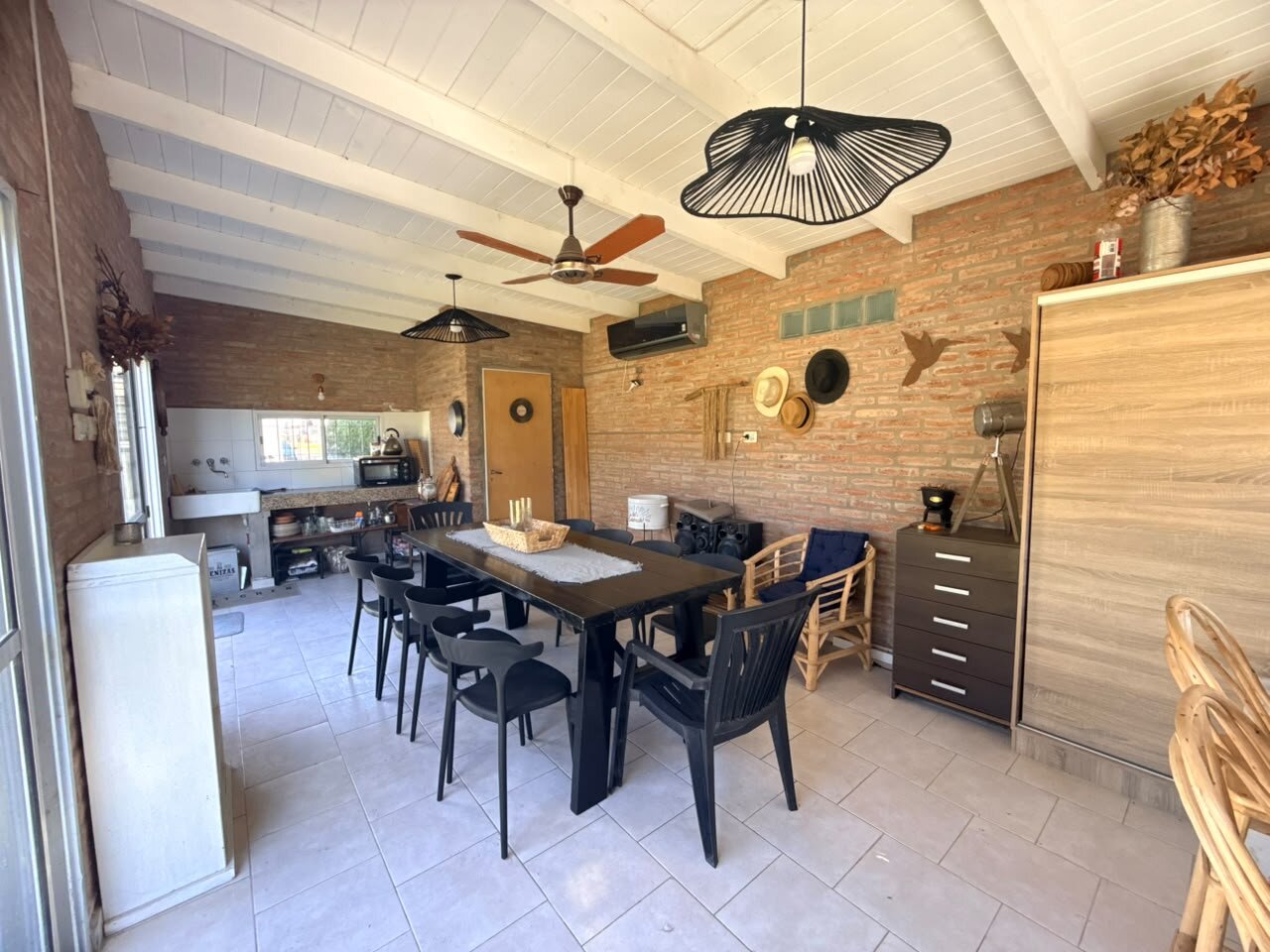 Casa en venta sobre calle Houssay 5880 amplio patio más pileta - 17