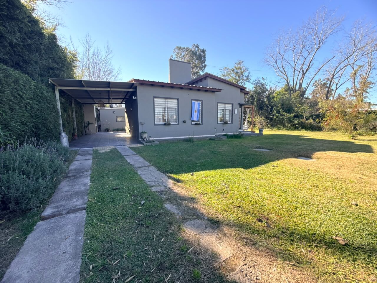 Casa en venta sobre calle Houssay 5880 amplio patio más pileta - 4