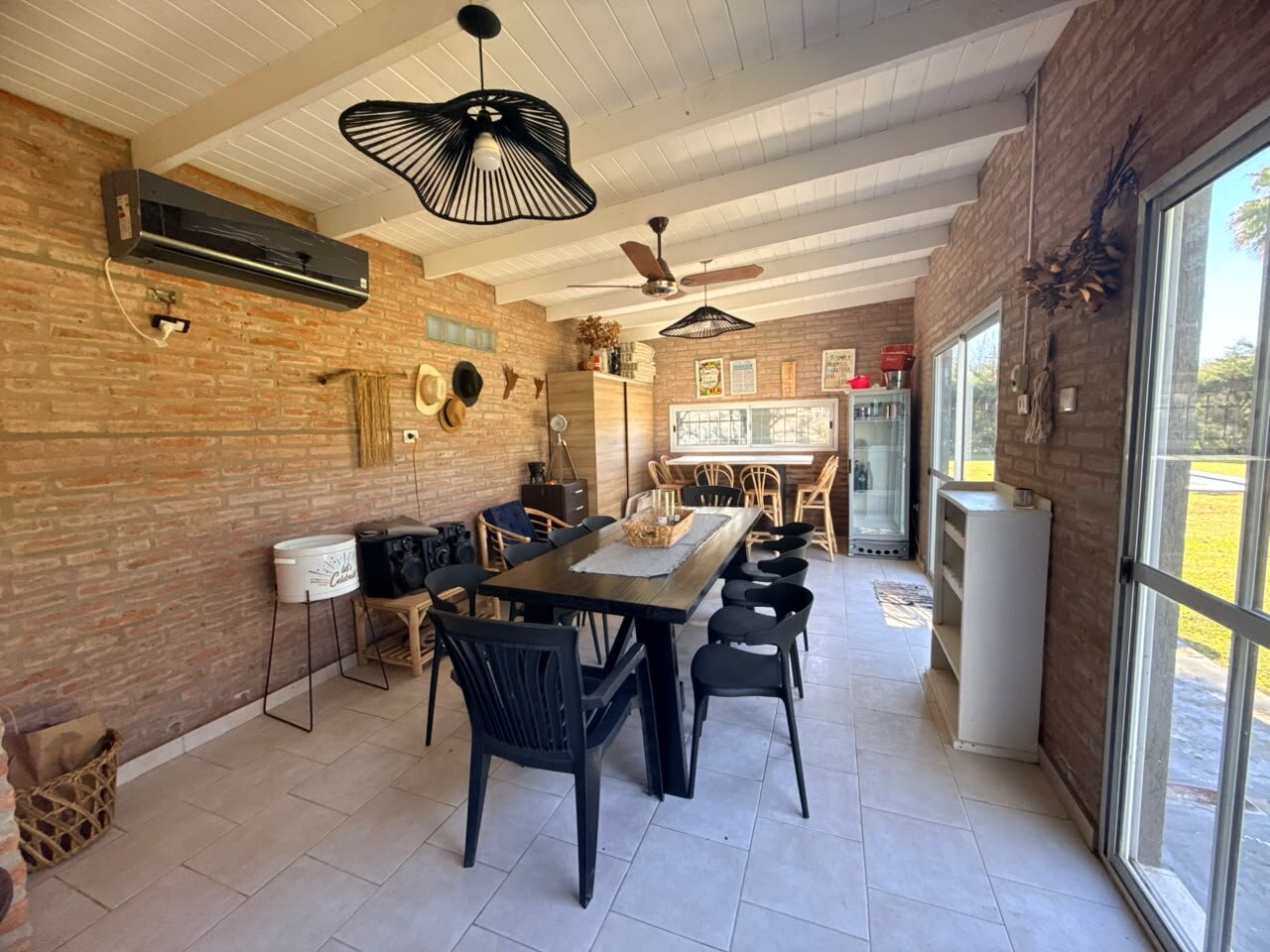 Casa en venta sobre calle Houssay 5880 amplio patio más pileta - 18