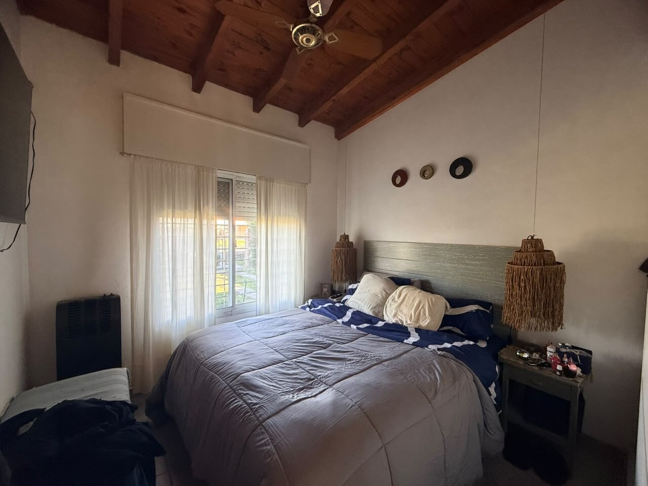 Casa en venta sobre calle Houssay 5880 amplio patio más pileta - 15