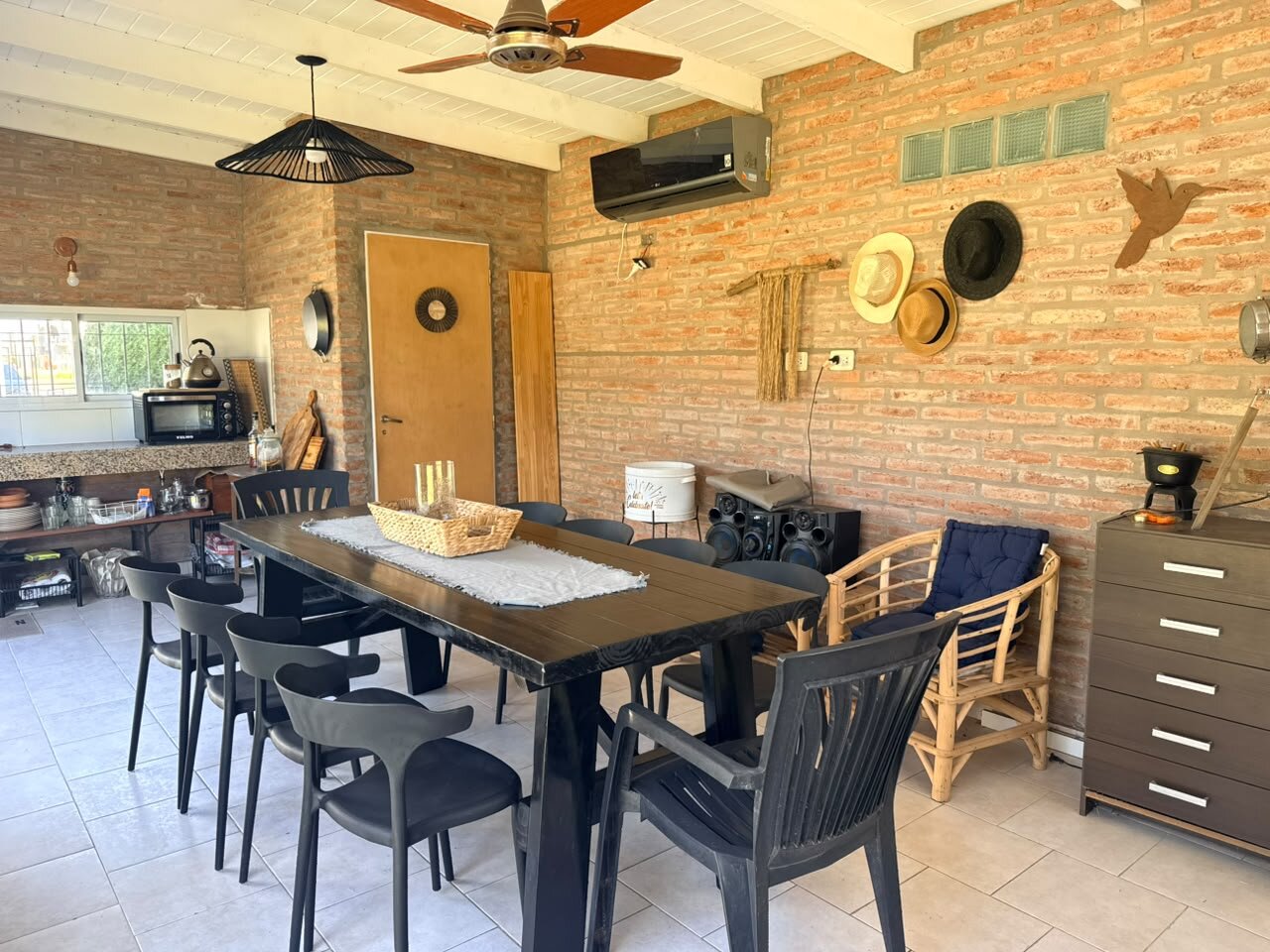 Casa en venta sobre calle Houssay 5880 amplio patio más pileta - 19