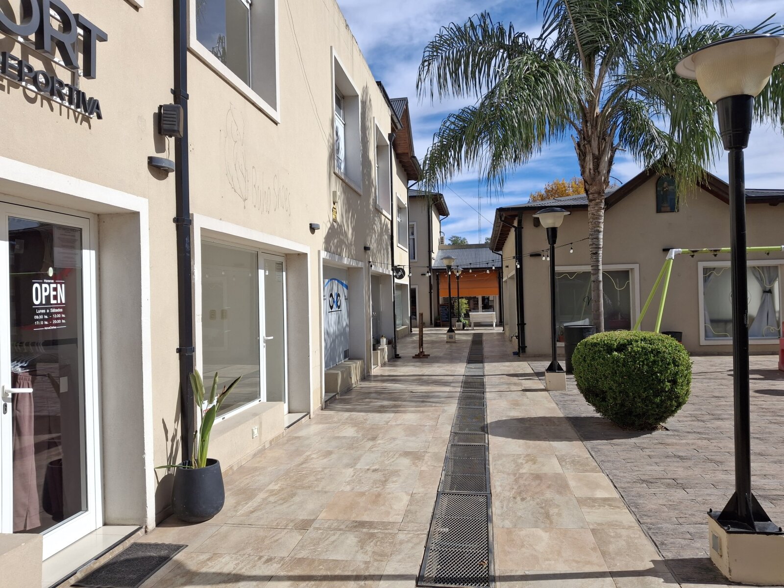 Ibarlucea: Portal de Ki, San Martin y Maipu Locales centricos en venta, Santa Fe, Argentina - 313