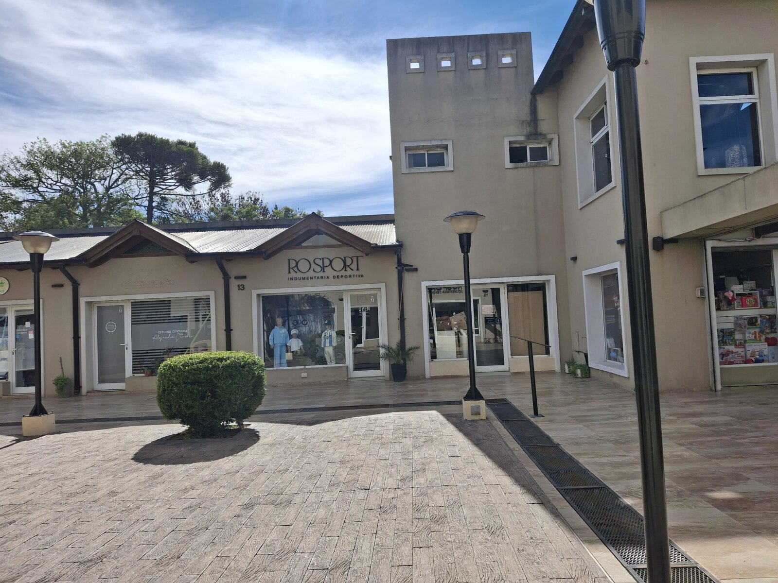 Ibarlucea: Portal de Ki, San Martin y Maipu Locales centricos en venta, Santa Fe, Argentina - 329