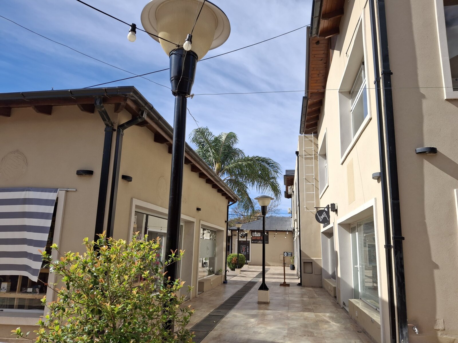 Ibarlucea: Portal de Ki, San Martin y Maipu Locales centricos en venta, Santa Fe, Argentina - 382