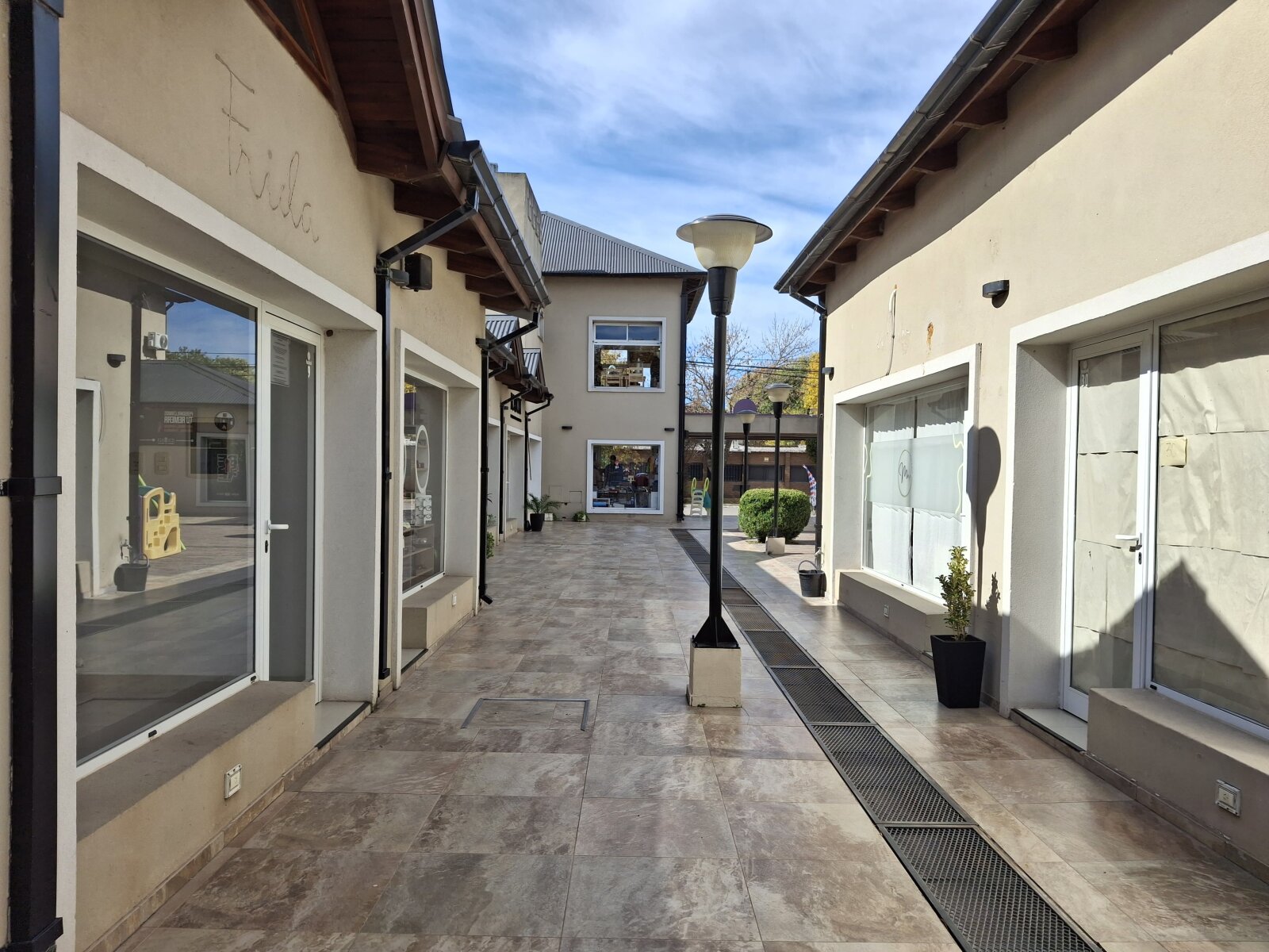 Ibarlucea: Portal de Ki, San Martin y Maipu Locales centricos en venta, Santa Fe, Argentina - 253