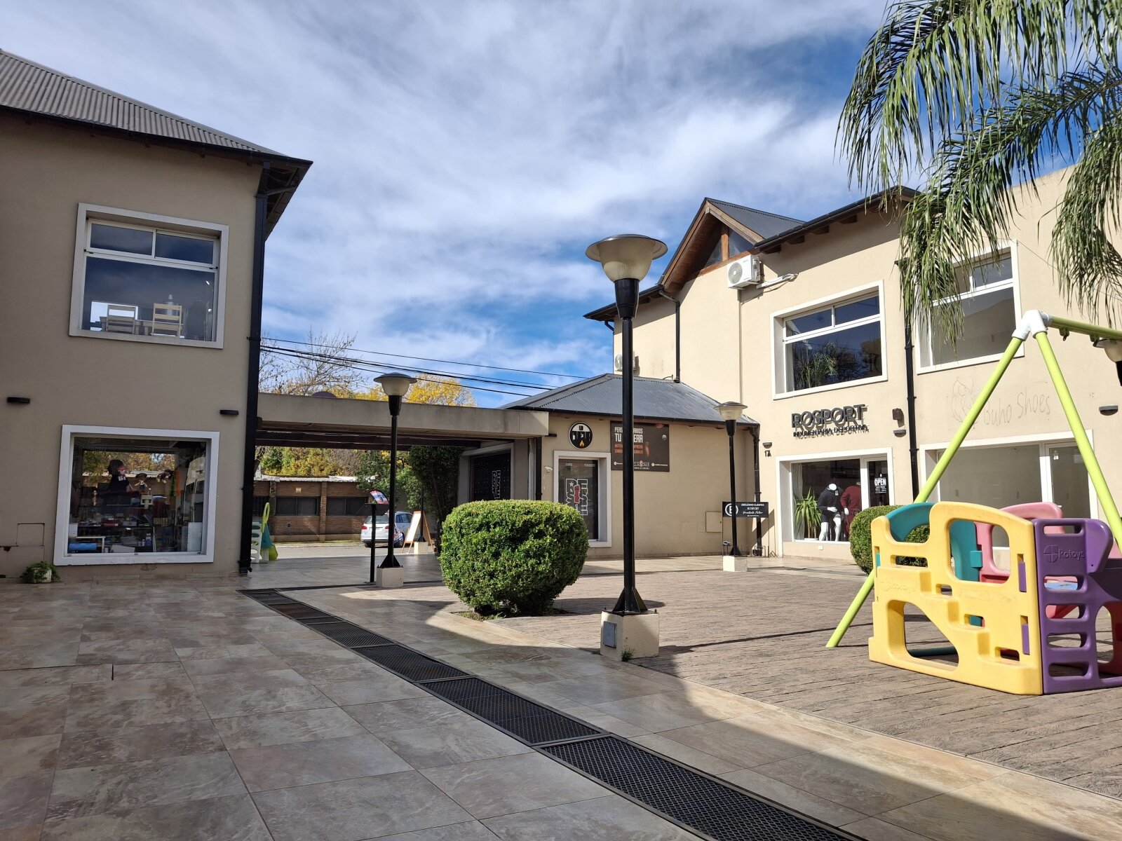 Ibarlucea: Portal de Ki, San Martin y Maipu Locales centricos en venta, Santa Fe, Argentina - 297