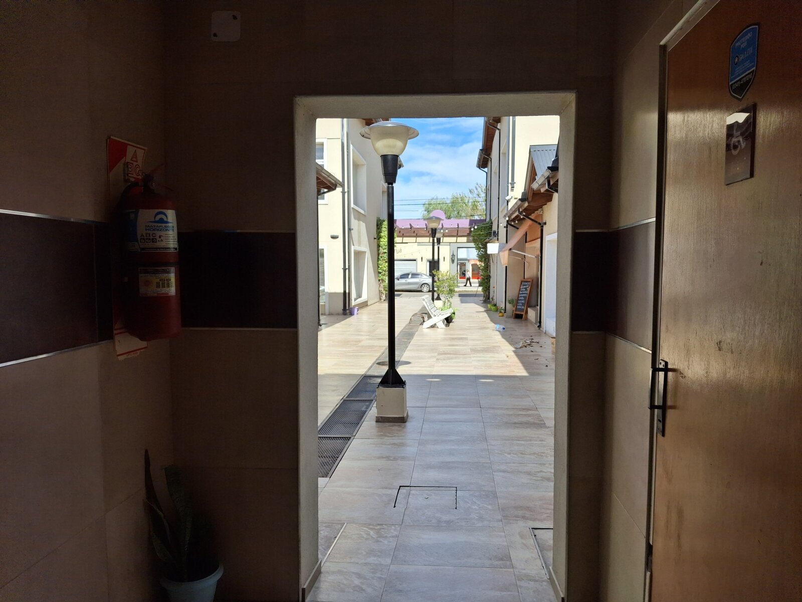 Ibarlucea: Portal de Ki, San Martin y Maipu Locales centricos en venta, Santa Fe, Argentina - 250